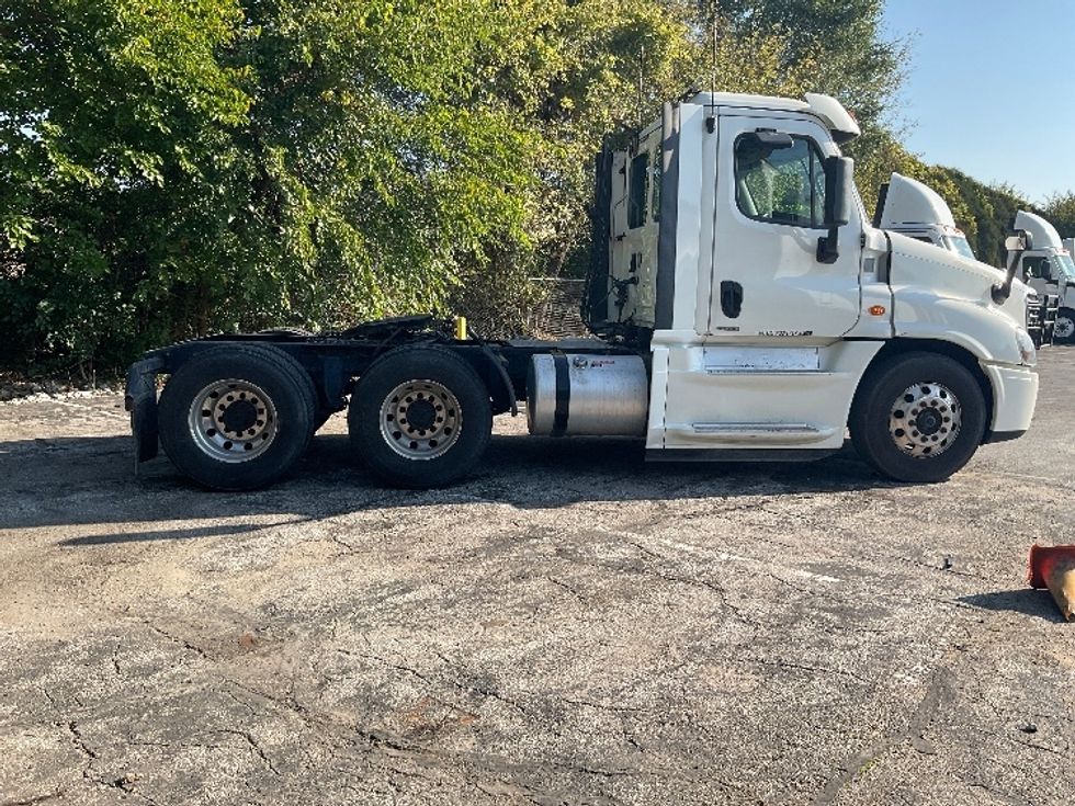 Day Cab Tractor-Heavy Duty Tractors-Freightliner-2019-Cascadia 12564ST-La Porte-IN-444,233\n\t\tmiles-$ 37,500 - Image 8