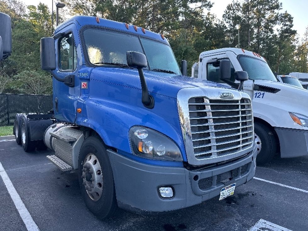 2019 Freightliner Cascadia 12564ST Day Cab Tractor