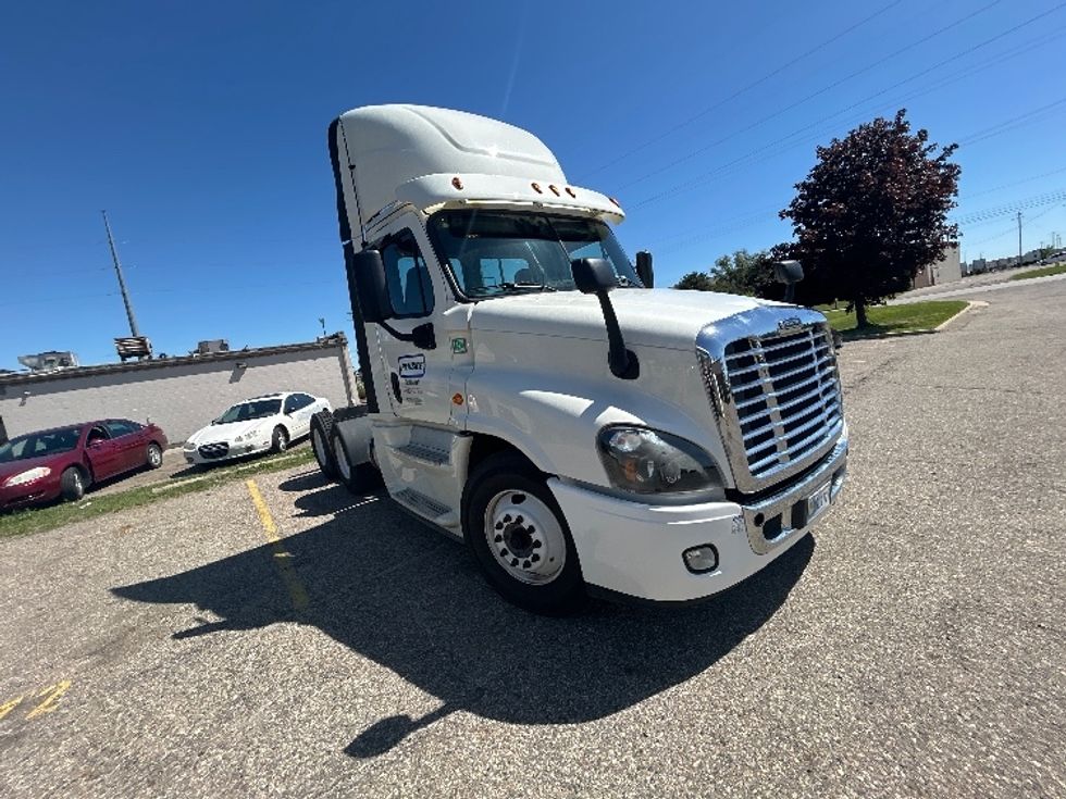 Day Cab Tractor-Heavy Duty Tractors-Freightliner-2019-Cascadia 12564ST-Lansing-MI-204,628\n\t\tmiles-$ 46,750 - Image 1