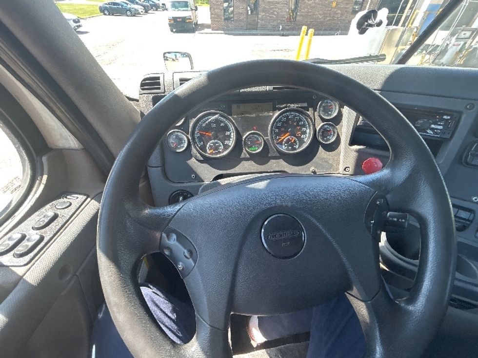 Day Cab Tractor-Heavy Duty Tractors-Freightliner-2019-Cascadia 12564ST-Lansing-MI-204,628\n\t\tmiles-$ 46,750 - Image 11