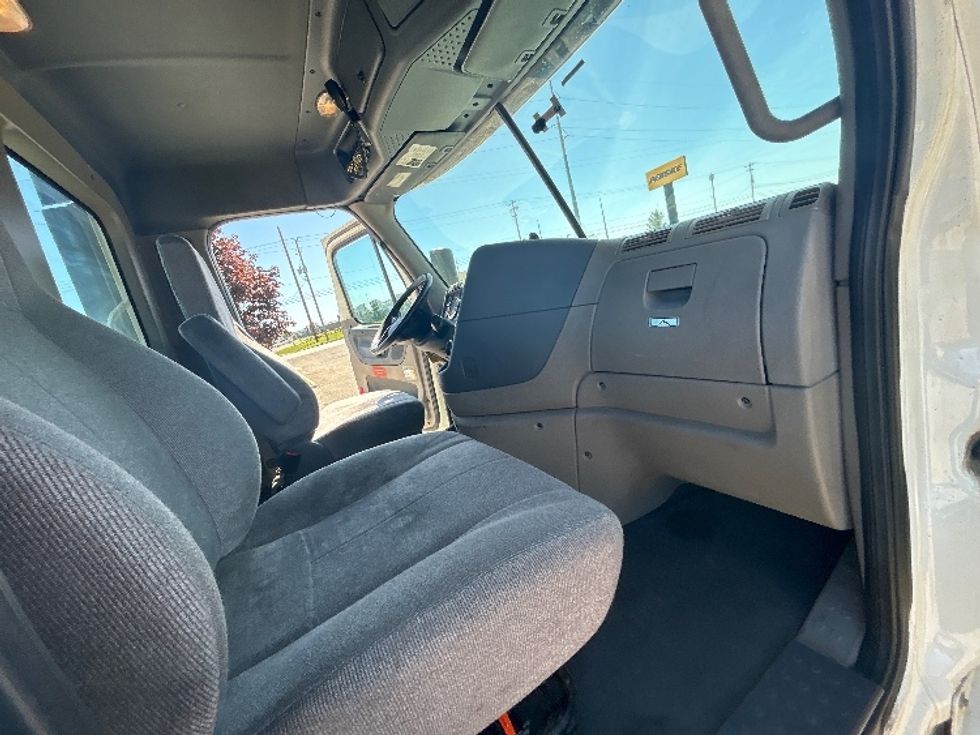 Day Cab Tractor-Heavy Duty Tractors-Freightliner-2019-Cascadia 12564ST-Lansing-MI-204,628\n\t\tmiles-$ 46,750 - Image 14