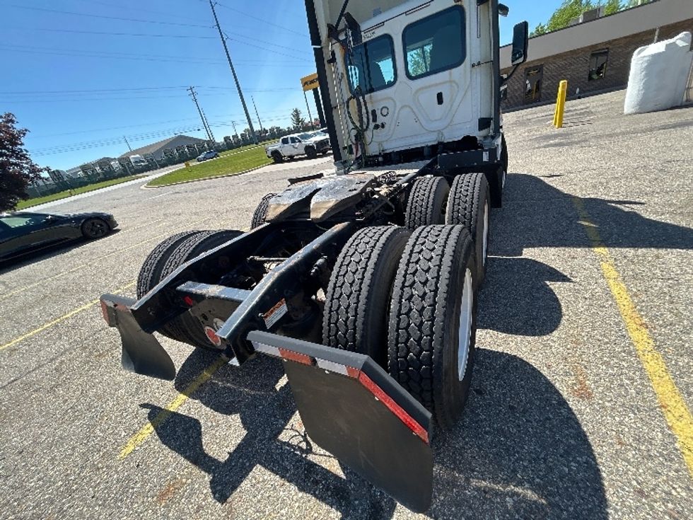 Day Cab Tractor-Heavy Duty Tractors-Freightliner-2019-Cascadia 12564ST-Lansing-MI-204,628\n\t\tmiles-$ 46,750 - Image 19