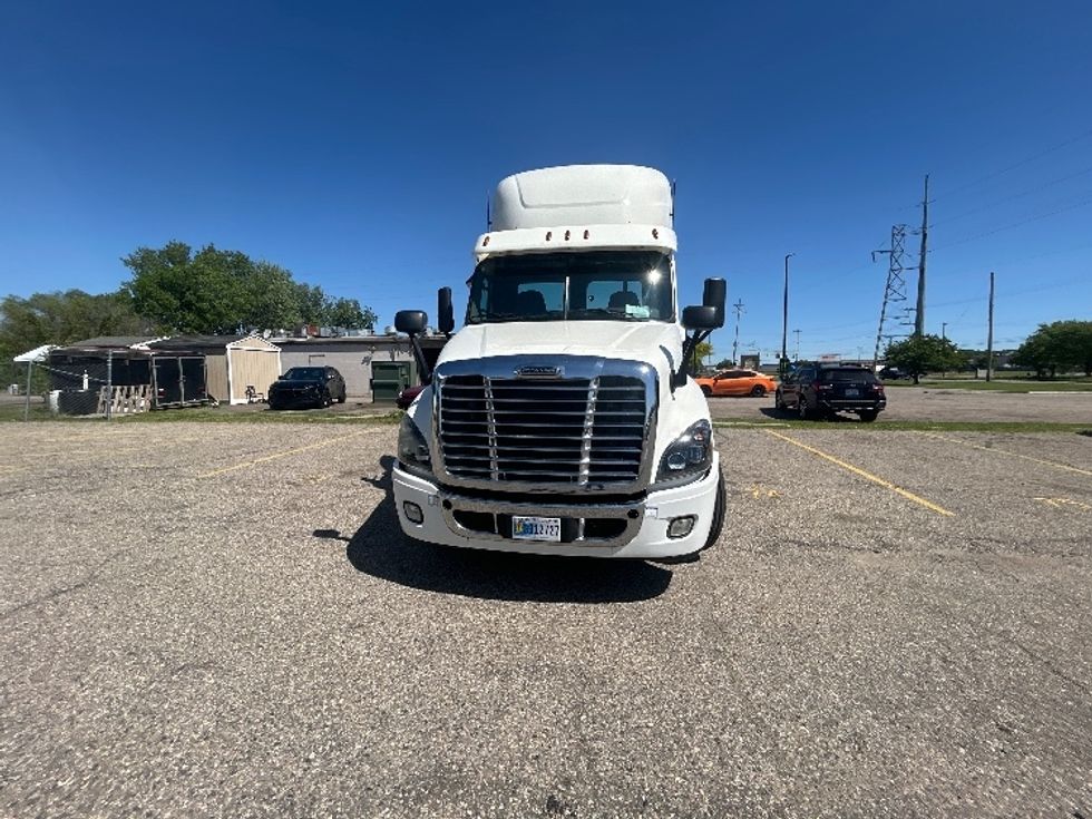 Day Cab Tractor-Heavy Duty Tractors-Freightliner-2019-Cascadia 12564ST-Lansing-MI-204,628\n\t\tmiles-$ 46,750 - Image 2