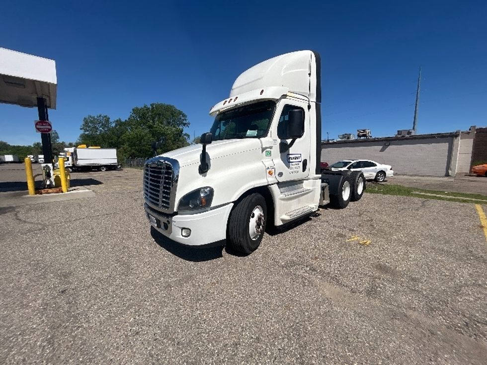 Day Cab Tractor-Heavy Duty Tractors-Freightliner-2019-Cascadia 12564ST-Lansing-MI-204,628\n\t\tmiles-$ 46,750 - Image 3