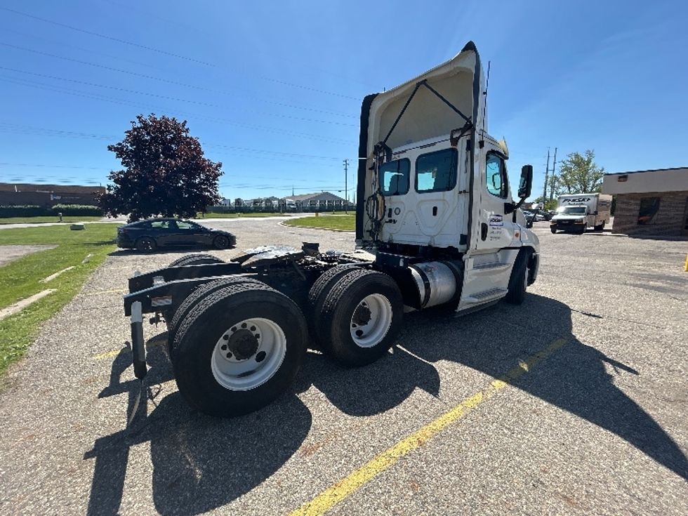 Day Cab Tractor-Heavy Duty Tractors-Freightliner-2019-Cascadia 12564ST-Lansing-MI-204,628\n\t\tmiles-$ 46,750 - Image 7