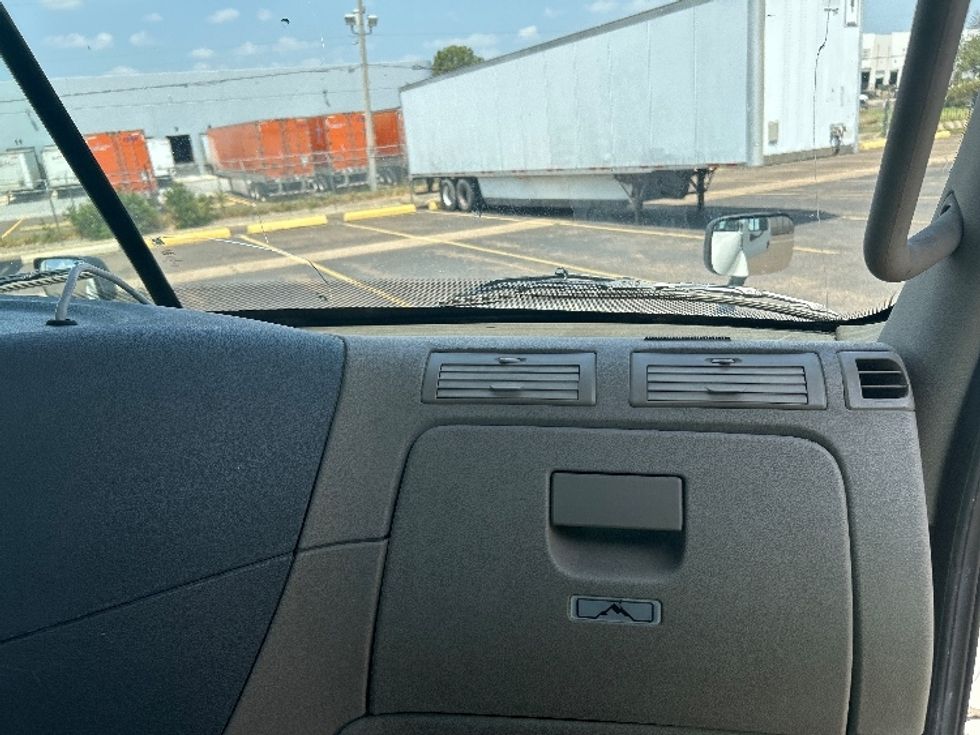 Day Cab Tractor-Heavy Duty Tractors-Freightliner-2019-Cascadia 12564ST-Laredo-TX-639,988\n\t\tmiles-$ 27,250 - Image 13