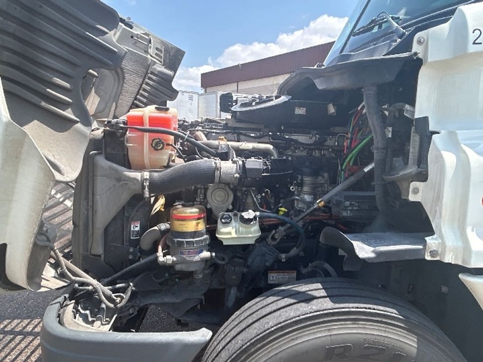 Day Cab Tractor-Heavy Duty Tractors-Freightliner-2019-Cascadia 12564ST-Laredo-TX-639,988\n\t\tmiles-$ 27,250 - Image 16