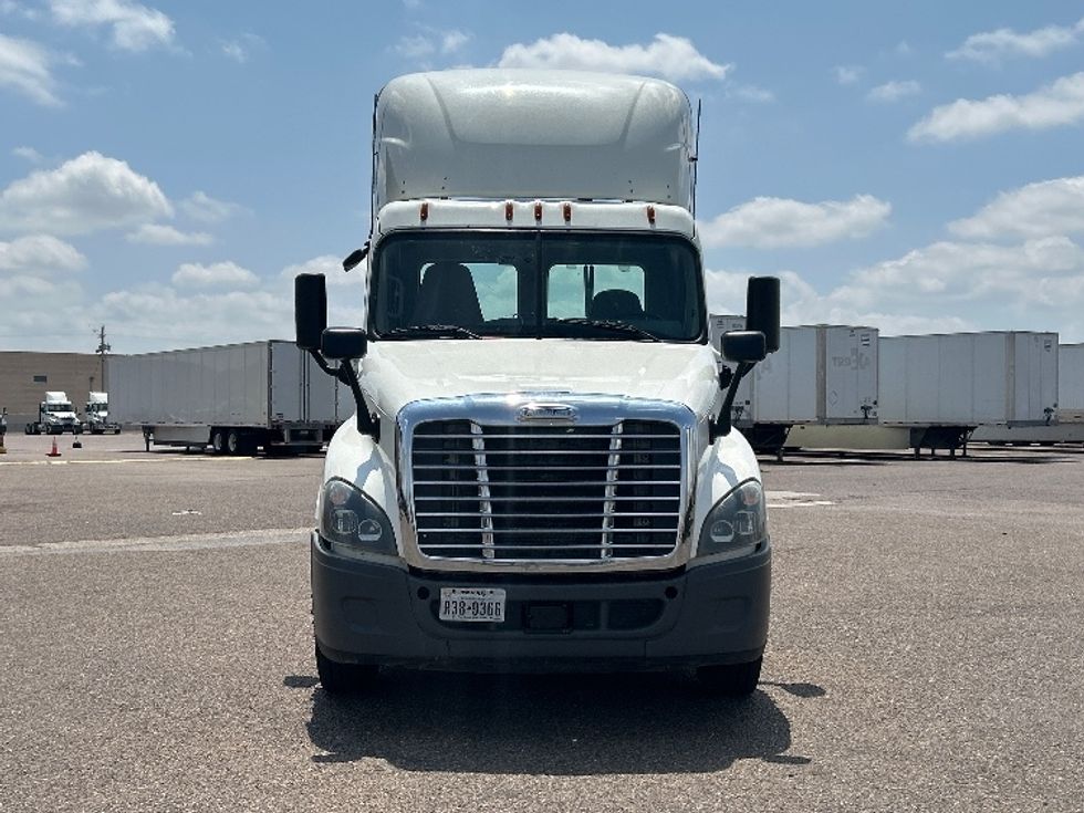 Day Cab Tractor-Heavy Duty Tractors-Freightliner-2019-Cascadia 12564ST-Laredo-TX-639,988\n\t\tmiles-$ 27,250 - Image 2