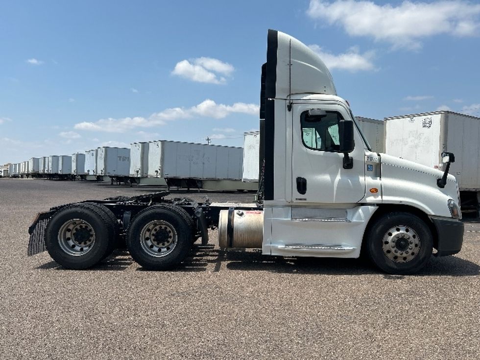 Day Cab Tractor-Heavy Duty Tractors-Freightliner-2019-Cascadia 12564ST-Laredo-TX-639,988\n\t\tmiles-$ 27,250 - Image 8