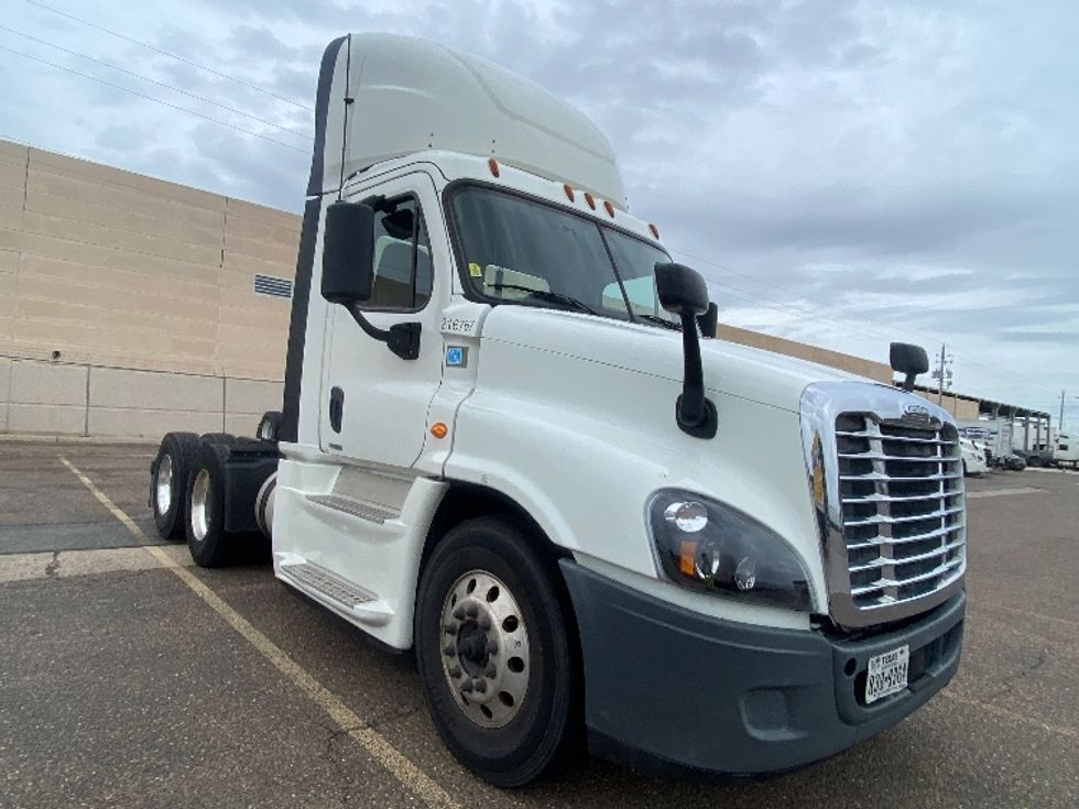 Day Cab Tractor-Heavy Duty Tractors-Freightliner-2019-Cascadia 12564ST-Laredo-TX-687,467\n\t\tmiles-$ 26,500 - Image 1