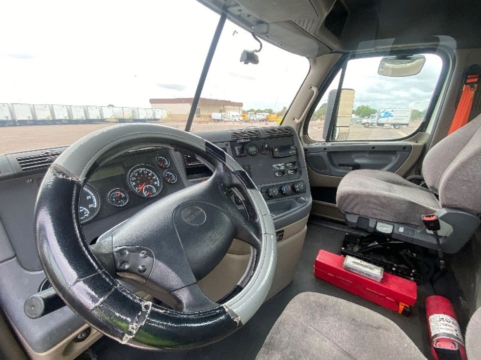 Day Cab Tractor-Heavy Duty Tractors-Freightliner-2019-Cascadia 12564ST-Laredo-TX-687,467\n\t\tmiles-$ 26,500 - Image 10