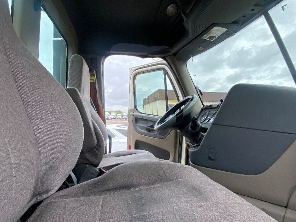 Day Cab Tractor-Heavy Duty Tractors-Freightliner-2019-Cascadia 12564ST-Laredo-TX-687,467\n\t\tmiles-$ 26,500 - Image 14