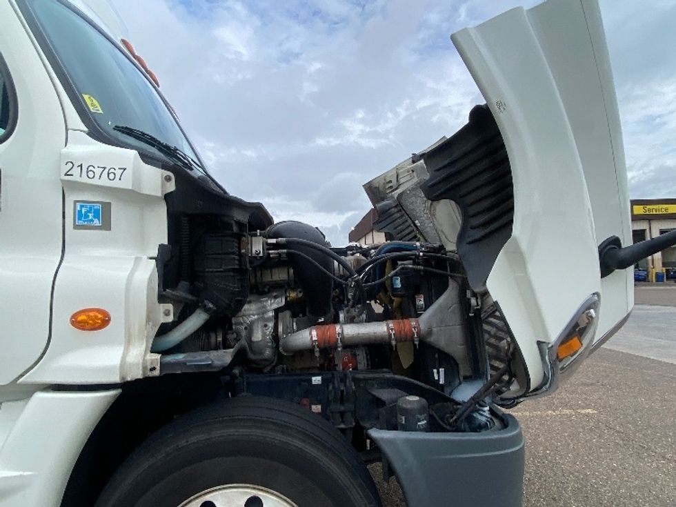 Day Cab Tractor-Heavy Duty Tractors-Freightliner-2019-Cascadia 12564ST-Laredo-TX-687,467\n\t\tmiles-$ 26,500 - Image 15