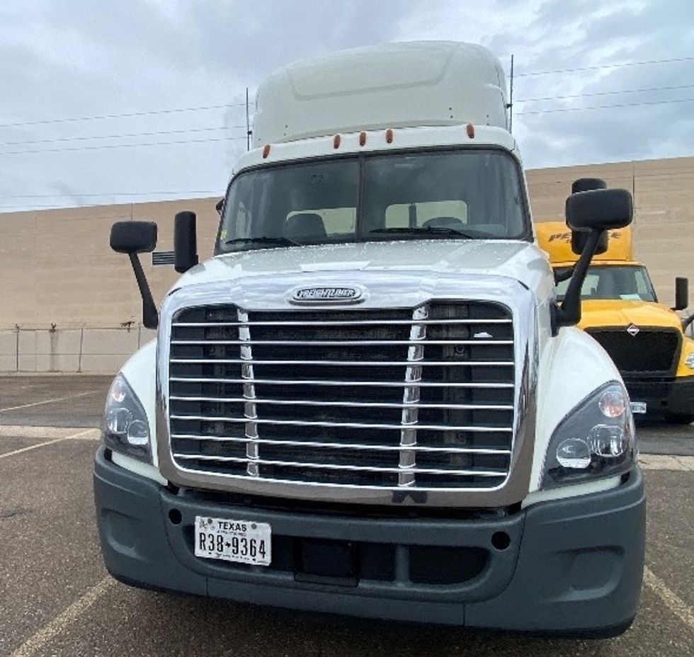 Day Cab Tractor-Heavy Duty Tractors-Freightliner-2019-Cascadia 12564ST-Laredo-TX-687,467\n\t\tmiles-$ 26,500 - Image 2
