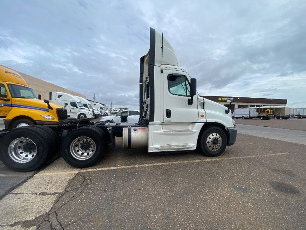 Day Cab Tractor-Heavy Duty Tractors-Freightliner-2019-Cascadia 12564ST-Laredo-TX-687,467\n\t\tmiles-$ 26,500 - Image 8