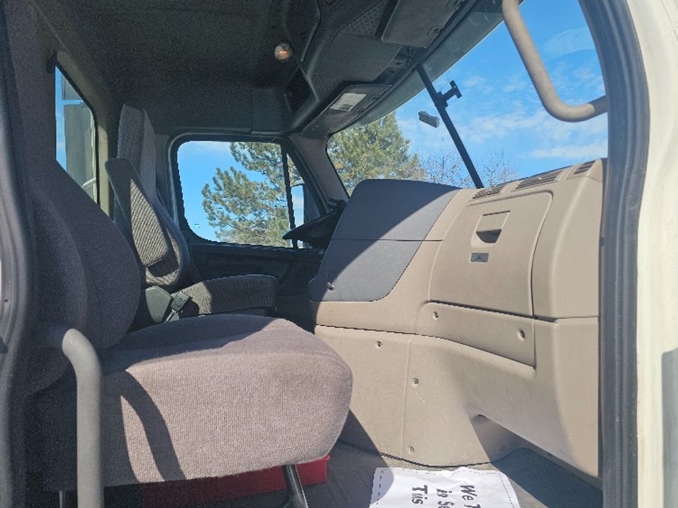 Day Cab Tractor-Heavy Duty Tractors-Freightliner-2019-Cascadia 12564ST-Lenexa-KS-622,227\n\t\tmiles-$ 30,750 - Image 12