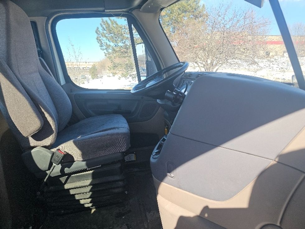 Day Cab Tractor-Heavy Duty Tractors-Freightliner-2019-Cascadia 12564ST-Lenexa-KS-622,227\n\t\tmiles-$ 30,750 - Image 14