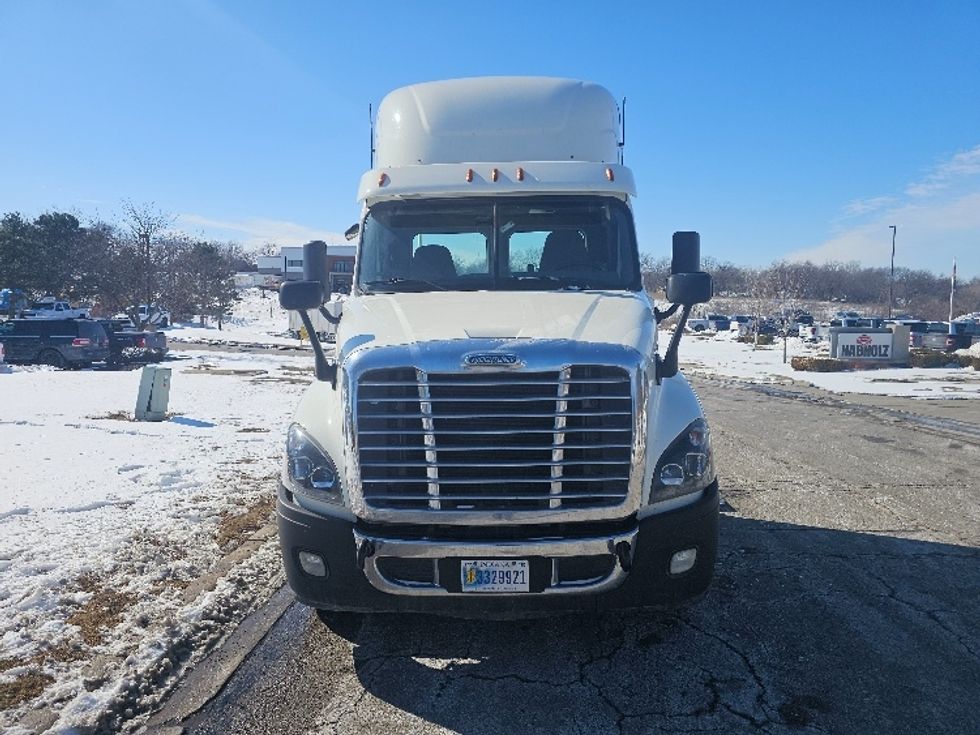 Day Cab Tractor-Heavy Duty Tractors-Freightliner-2019-Cascadia 12564ST-Lenexa-KS-622,227\n\t\tmiles-$ 30,750 - Image 2