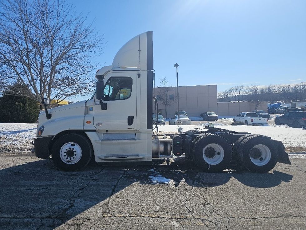 Day Cab Tractor-Heavy Duty Tractors-Freightliner-2019-Cascadia 12564ST-Lenexa-KS-622,227\n\t\tmiles-$ 30,750 - Image 4