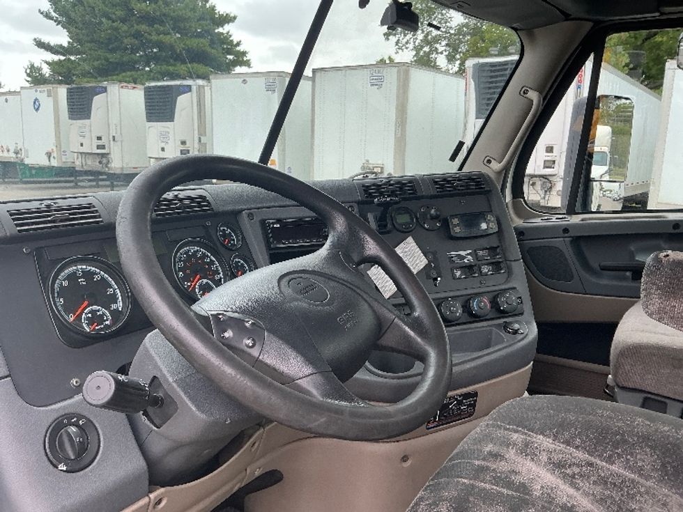 Day Cab Tractor-Heavy Duty Tractors-Freightliner-2019-Cascadia 12564ST-Lexington-KY-615,951\n\t\tmiles-$ 27,750 - Image 10