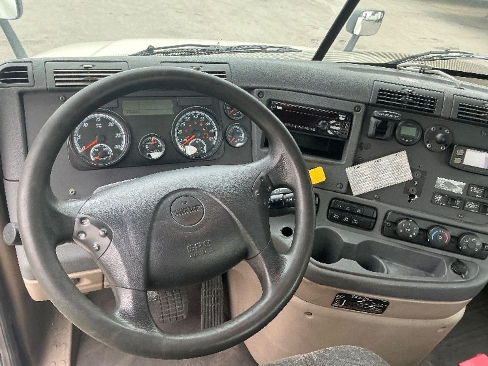 Day Cab Tractor-Heavy Duty Tractors-Freightliner-2019-Cascadia 12564ST-Lexington-KY-615,951\n\t\tmiles-$ 27,750 - Image 11