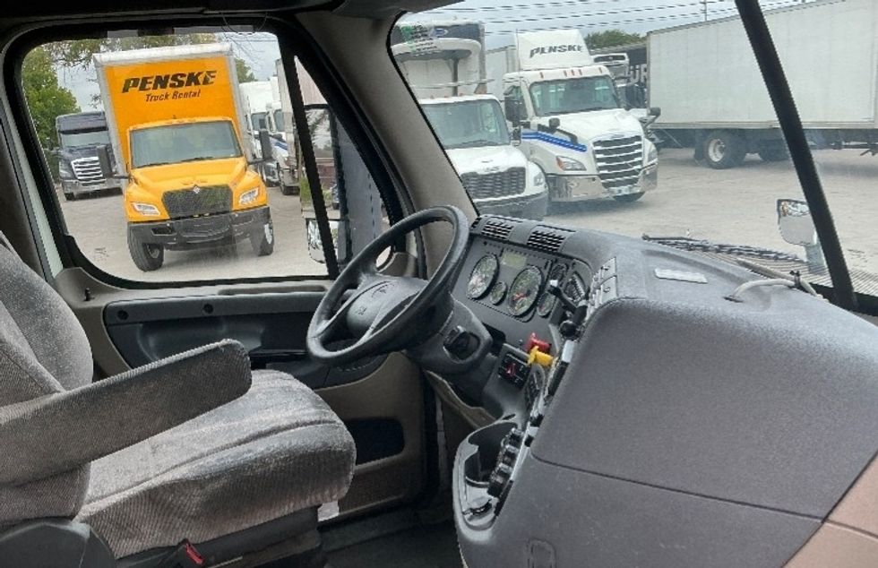 Day Cab Tractor-Heavy Duty Tractors-Freightliner-2019-Cascadia 12564ST-Lexington-KY-615,951\n\t\tmiles-$ 27,750 - Image 14