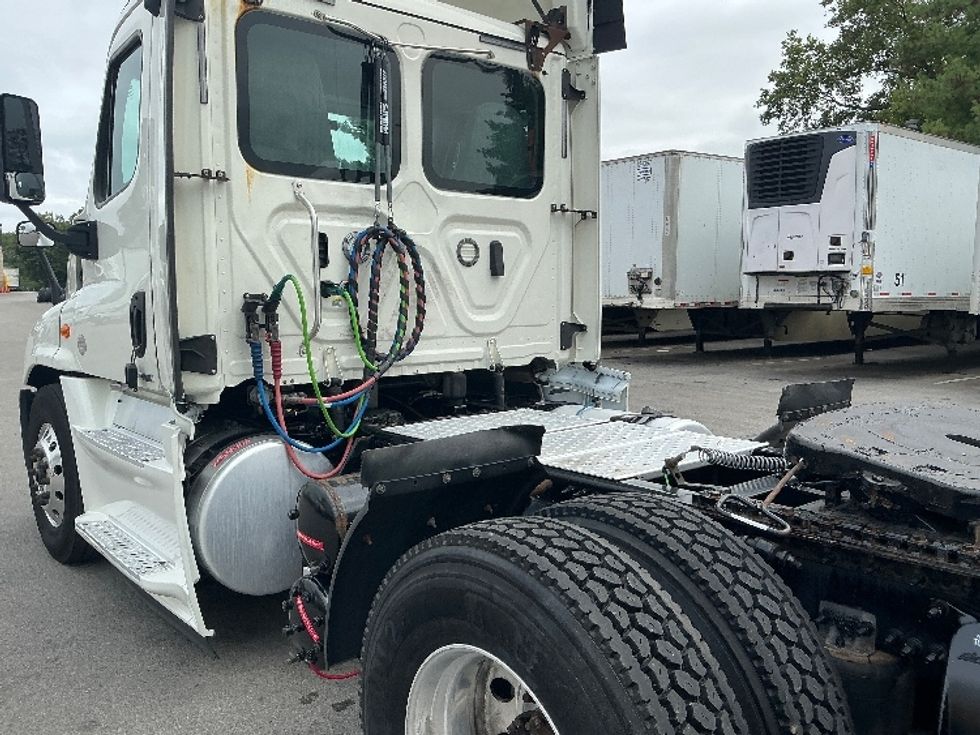 Day Cab Tractor-Heavy Duty Tractors-Freightliner-2019-Cascadia 12564ST-Lexington-KY-615,951\n\t\tmiles-$ 27,750 - Image 17
