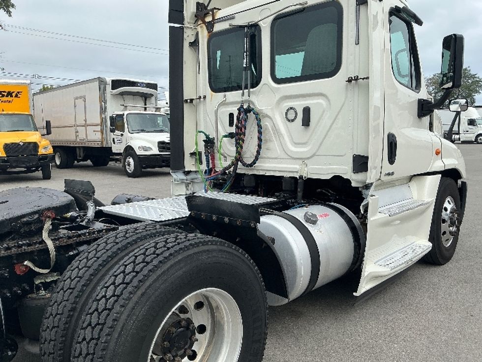 Day Cab Tractor-Heavy Duty Tractors-Freightliner-2019-Cascadia 12564ST-Lexington-KY-615,951\n\t\tmiles-$ 27,750 - Image 18