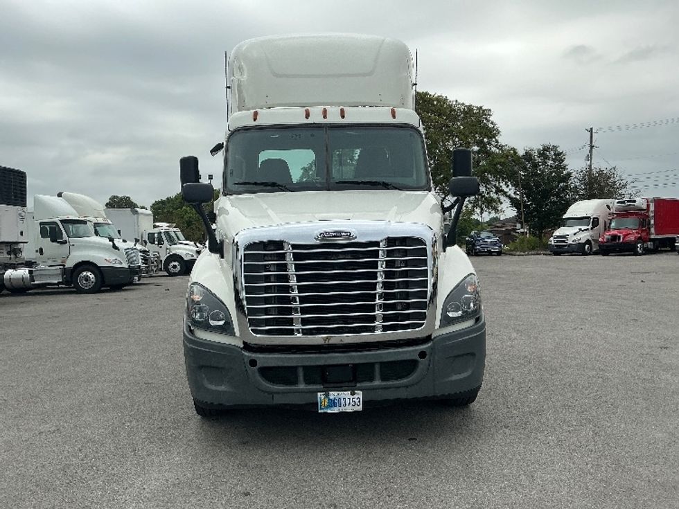 Day Cab Tractor-Heavy Duty Tractors-Freightliner-2019-Cascadia 12564ST-Lexington-KY-615,951\n\t\tmiles-$ 27,750 - Image 2