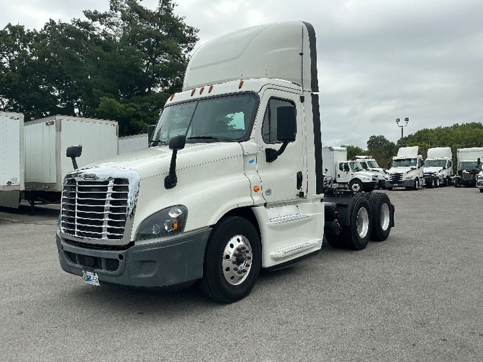 Day Cab Tractor-Heavy Duty Tractors-Freightliner-2019-Cascadia 12564ST-Lexington-KY-615,951\n\t\tmiles-$ 27,750 - Image 3