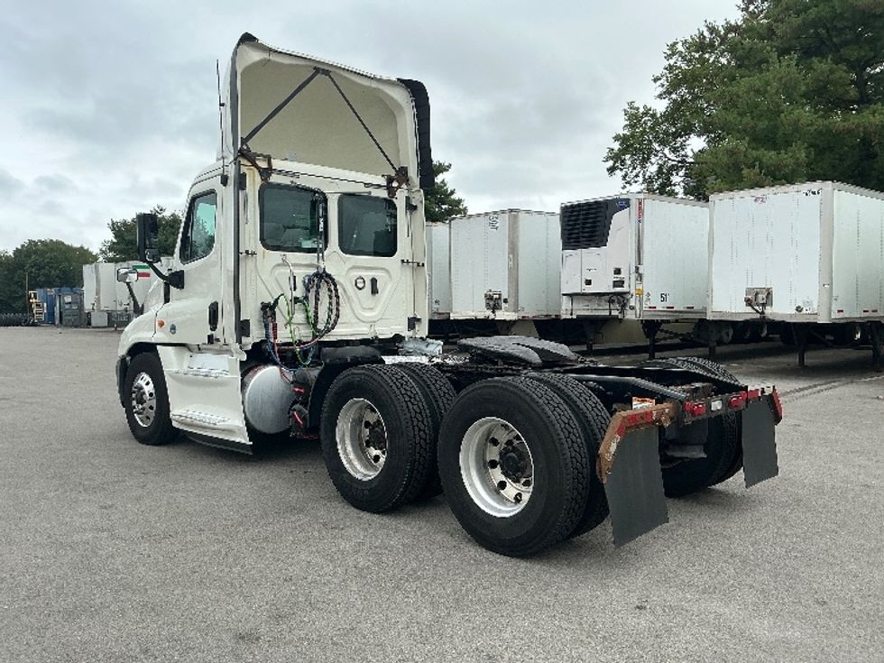 Day Cab Tractor-Heavy Duty Tractors-Freightliner-2019-Cascadia 12564ST-Lexington-KY-615,951\n\t\tmiles-$ 27,750 - Image 5