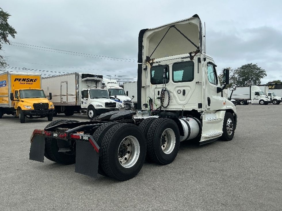 Day Cab Tractor-Heavy Duty Tractors-Freightliner-2019-Cascadia 12564ST-Lexington-KY-615,951\n\t\tmiles-$ 27,750 - Image 7