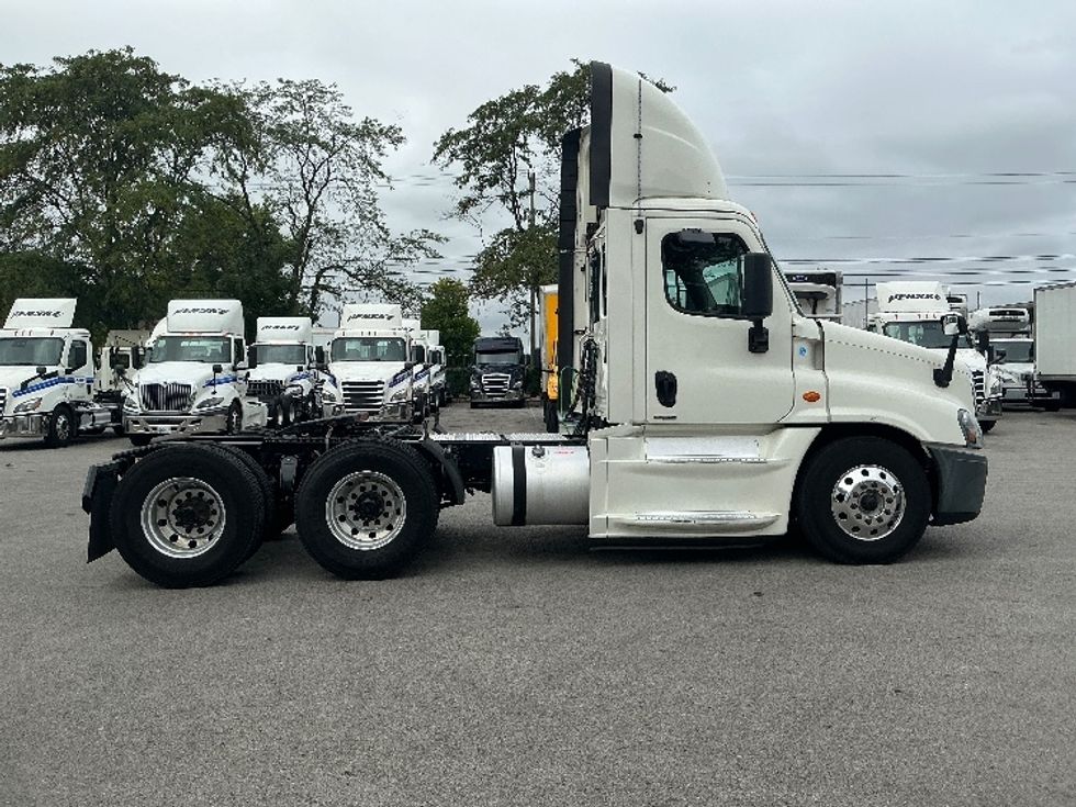 Day Cab Tractor-Heavy Duty Tractors-Freightliner-2019-Cascadia 12564ST-Lexington-KY-615,951\n\t\tmiles-$ 27,750 - Image 8