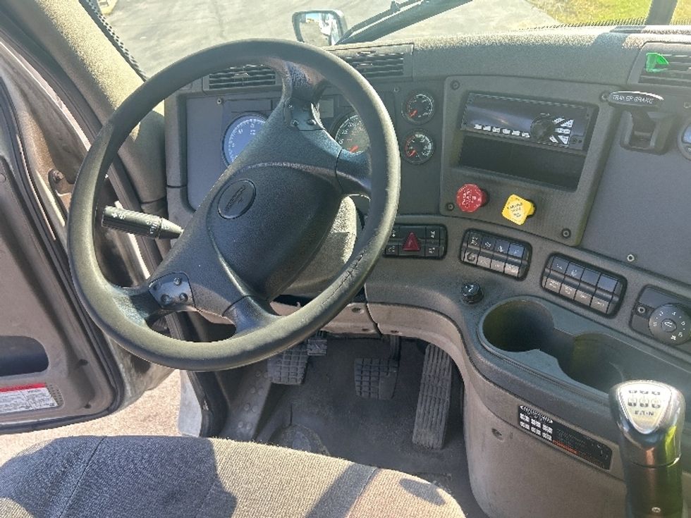 Day Cab Tractor-Heavy Duty Tractors-Freightliner-2019-Cascadia 12564ST-Londonderry-NH-279,961\n\t\tmiles-$ 33,750 - Image 11