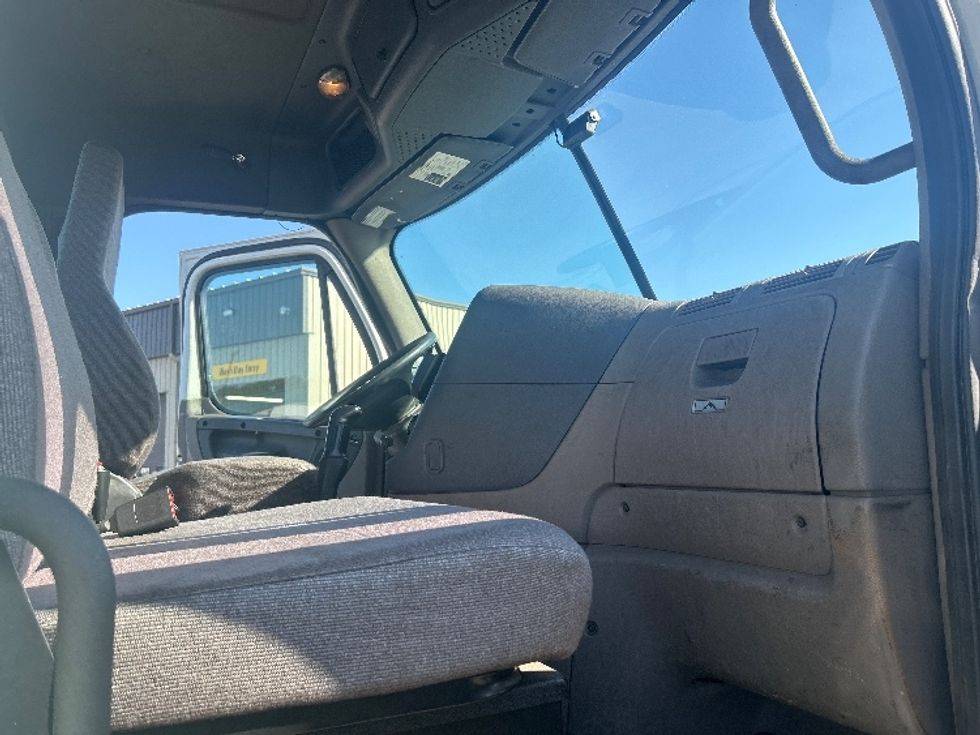 Day Cab Tractor-Heavy Duty Tractors-Freightliner-2019-Cascadia 12564ST-Londonderry-NH-279,961\n\t\tmiles-$ 33,750 - Image 14