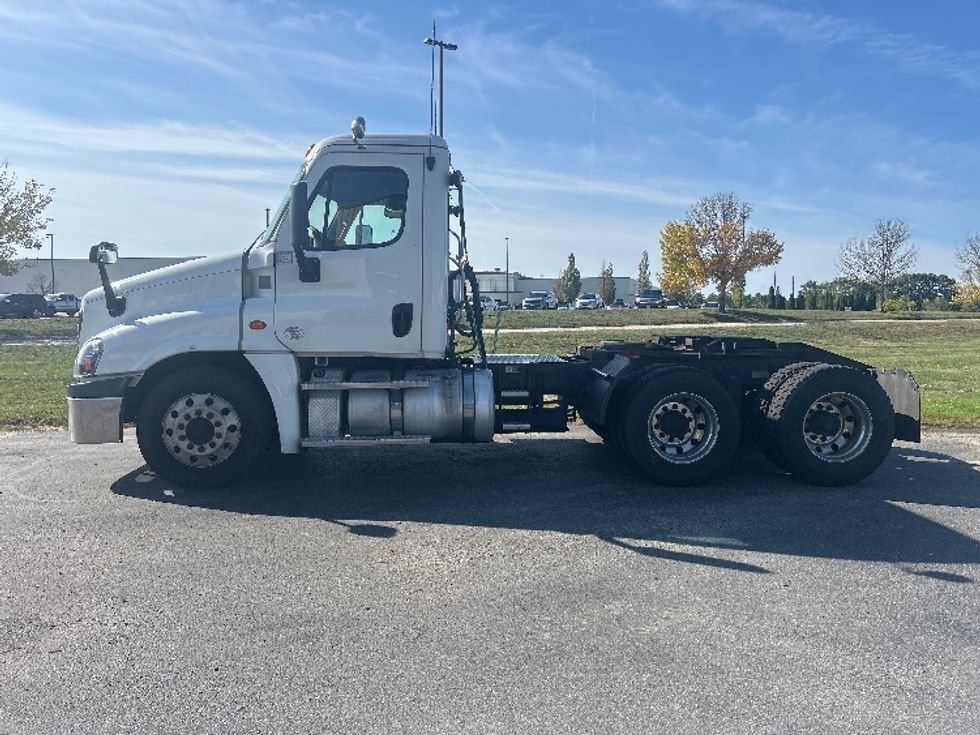 Day Cab Tractor-Heavy Duty Tractors-Freightliner-2019-Cascadia 12564ST-Londonderry-NH-279,961\n\t\tmiles-$ 33,750 - Image 4