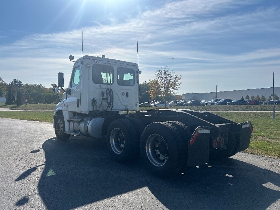 Day Cab Tractor-Heavy Duty Tractors-Freightliner-2019-Cascadia 12564ST-Londonderry-NH-279,961\n\t\tmiles-$ 33,750 - Image 5