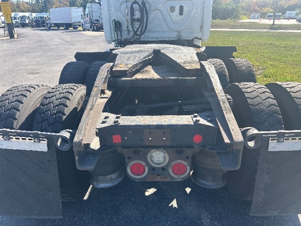 Day Cab Tractor-Heavy Duty Tractors-Freightliner-2019-Cascadia 12564ST-Londonderry-NH-279,961\n\t\tmiles-$ 33,750 - Image 6