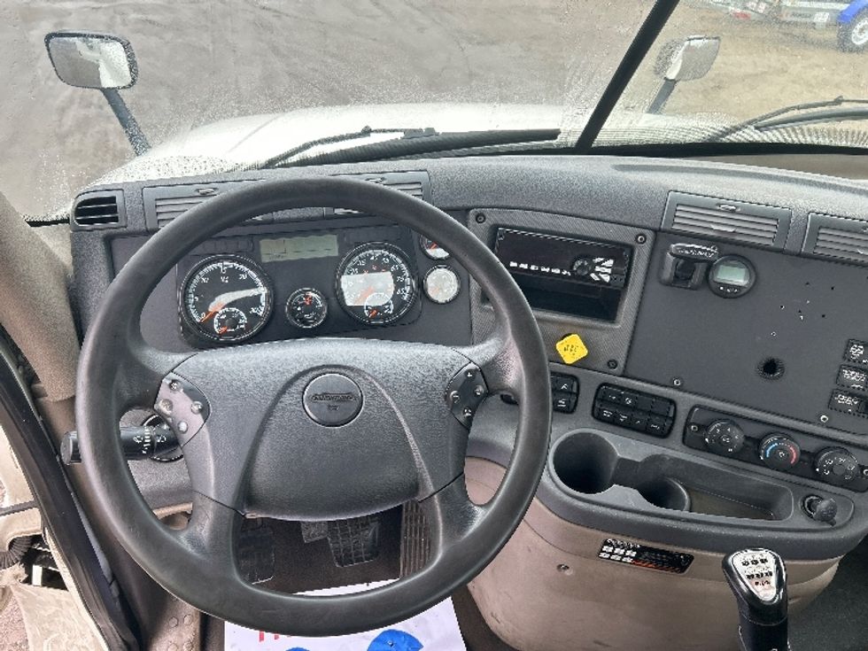 Day Cab Tractor-Heavy Duty Tractors-Freightliner-2019-Cascadia 12564ST-Londonderry-NH-311,672\n\t\tmiles-$ 32,500 - Image 11