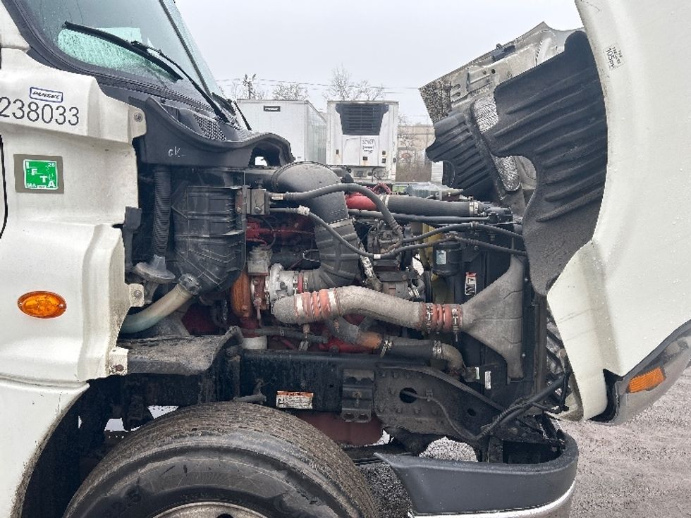 Day Cab Tractor-Heavy Duty Tractors-Freightliner-2019-Cascadia 12564ST-Londonderry-NH-311,672\n\t\tmiles-$ 32,500 - Image 15