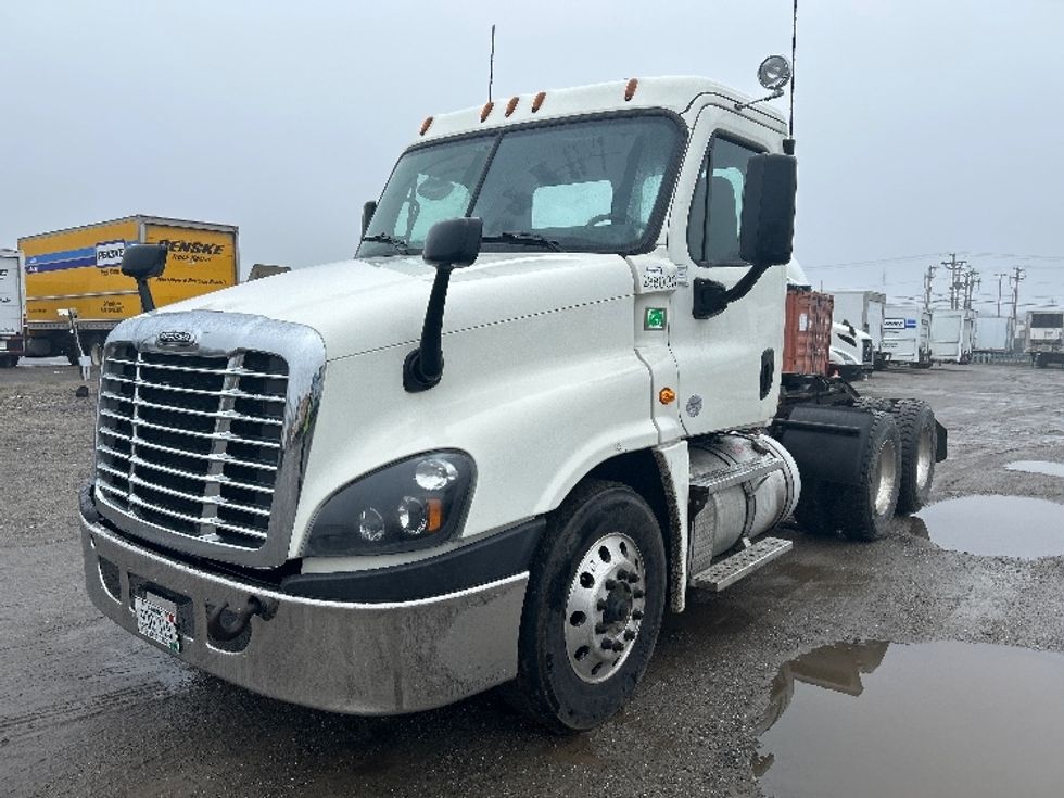 Day Cab Tractor-Heavy Duty Tractors-Freightliner-2019-Cascadia 12564ST-Londonderry-NH-311,672\n\t\tmiles-$ 32,500 - Image 3