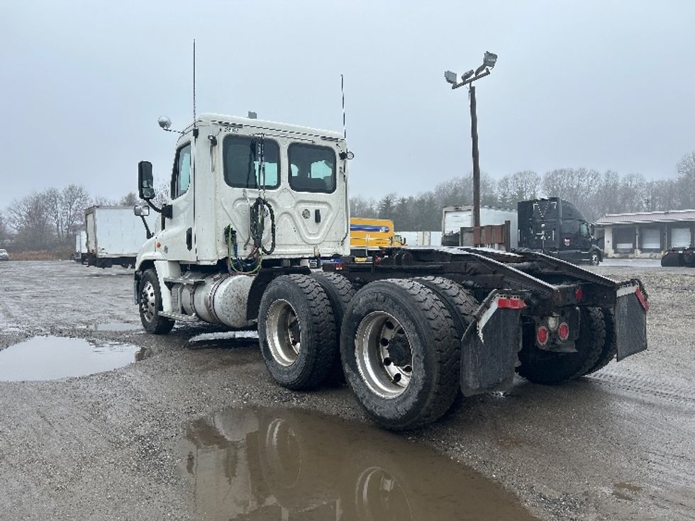Day Cab Tractor-Heavy Duty Tractors-Freightliner-2019-Cascadia 12564ST-Londonderry-NH-311,672\n\t\tmiles-$ 32,500 - Image 5