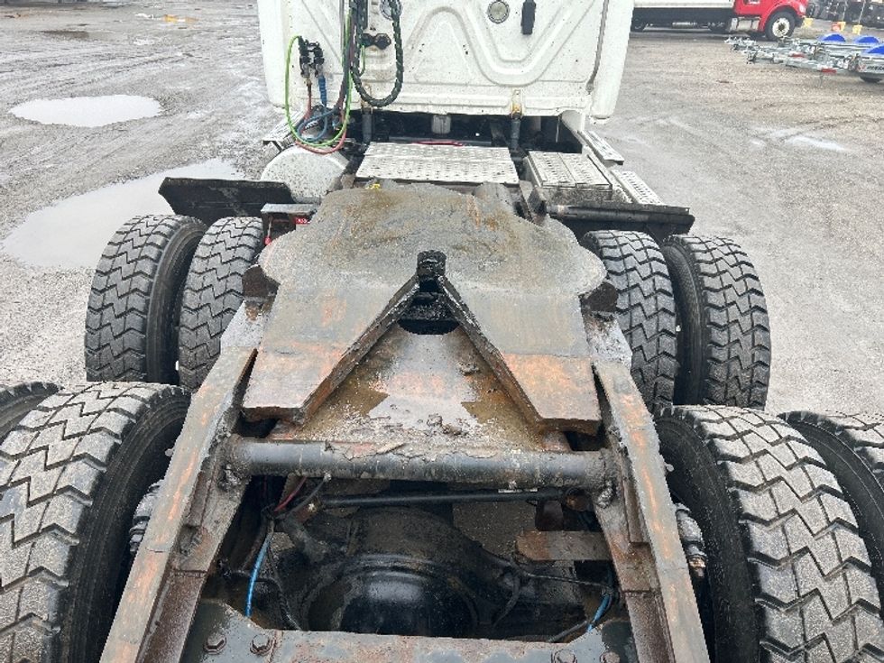 Day Cab Tractor-Heavy Duty Tractors-Freightliner-2019-Cascadia 12564ST-Londonderry-NH-311,672\n\t\tmiles-$ 32,500 - Image 6