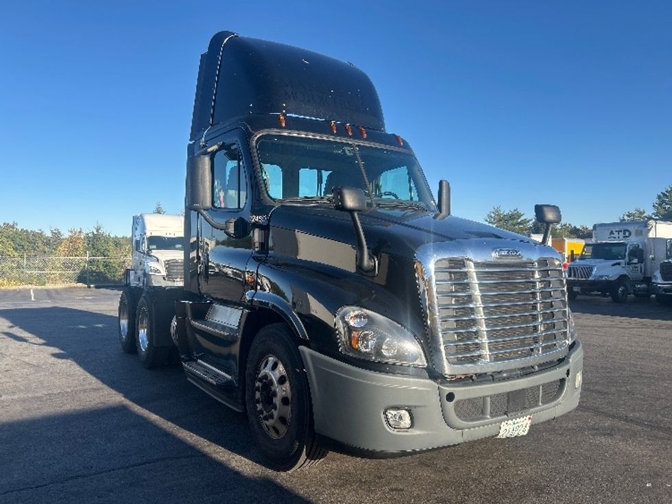 Day Cab Tractor-Heavy Duty Tractors-Freightliner-2019-Cascadia 12564ST-Londonderry-NH-423,825\n\t\tmiles-$ 34,250 - Image 1