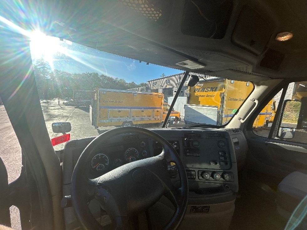 Day Cab Tractor-Heavy Duty Tractors-Freightliner-2019-Cascadia 12564ST-Londonderry-NH-423,825\n\t\tmiles-$ 34,250 - Image 11