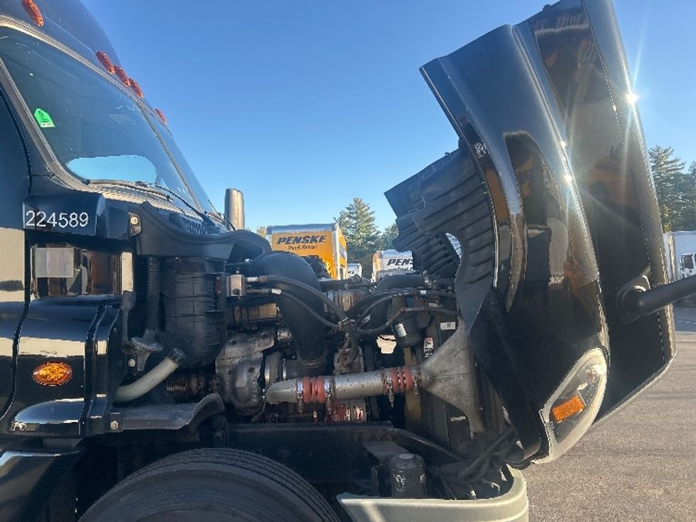 Day Cab Tractor-Heavy Duty Tractors-Freightliner-2019-Cascadia 12564ST-Londonderry-NH-423,825\n\t\tmiles-$ 34,250 - Image 15