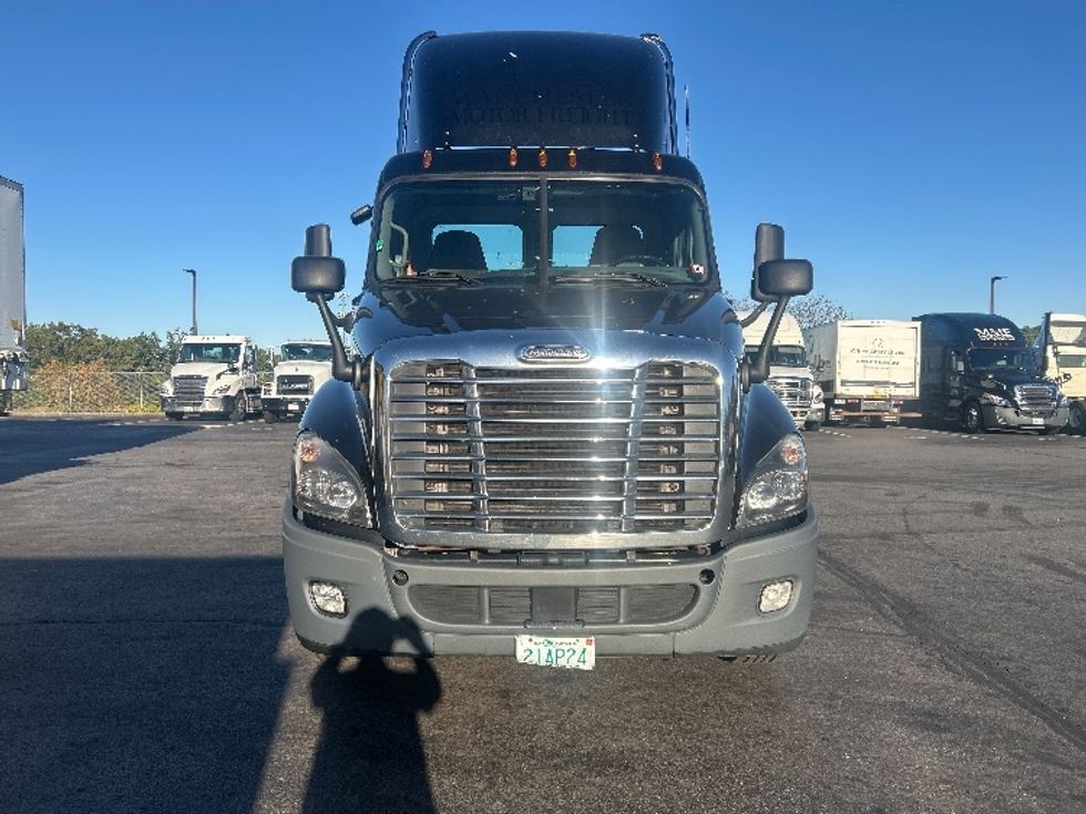 Day Cab Tractor-Heavy Duty Tractors-Freightliner-2019-Cascadia 12564ST-Londonderry-NH-423,825\n\t\tmiles-$ 34,250 - Image 2