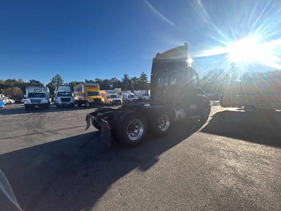 Day Cab Tractor-Heavy Duty Tractors-Freightliner-2019-Cascadia 12564ST-Londonderry-NH-423,825\n\t\tmiles-$ 34,250 - Image 7