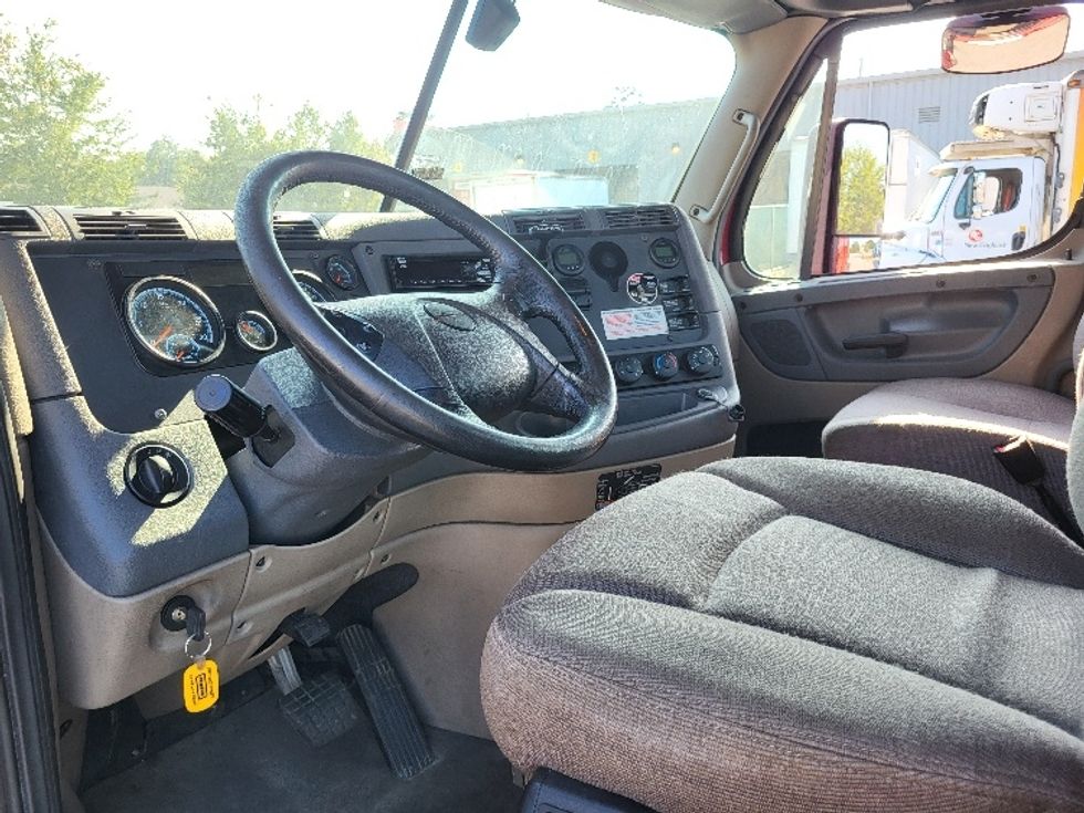 Day Cab Tractor-Heavy Duty Tractors-Freightliner-2019-Cascadia 12564ST-Londonderry-NH-445,089\n\t\tmiles-$ 36,250 - Image 10
