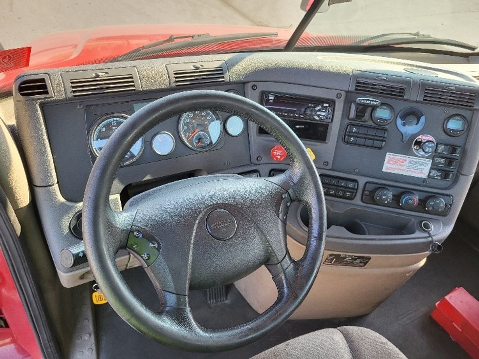 Day Cab Tractor-Heavy Duty Tractors-Freightliner-2019-Cascadia 12564ST-Londonderry-NH-445,089\n\t\tmiles-$ 36,250 - Image 11